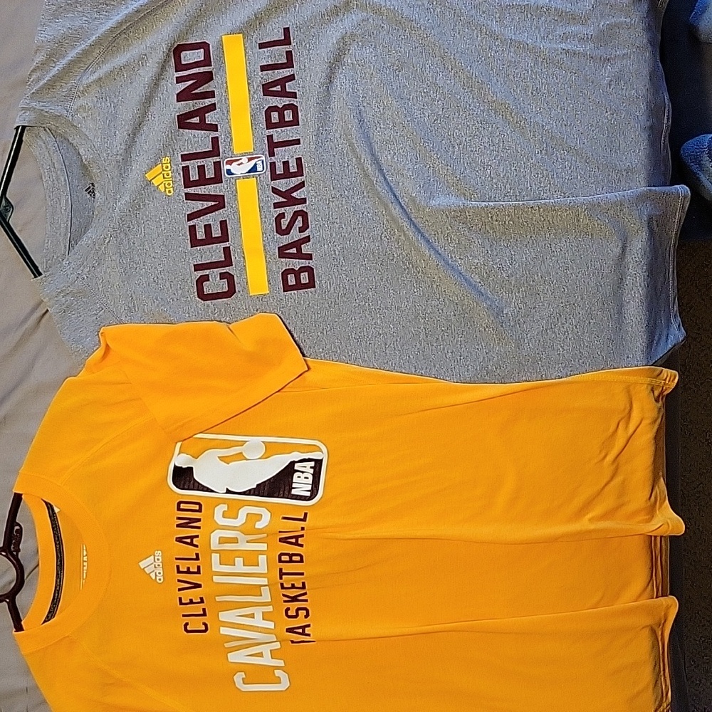 2 - Mens Cleveland Cavaliers Adidas Lightweight Shirts M EUC